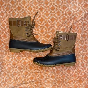 Duck boots